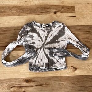 Tilly’s Sky and Sparrow long sleeve crop top